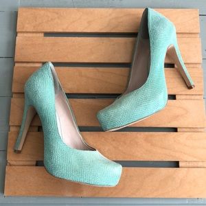 BCBGeneration mint green platform heels size 6.5